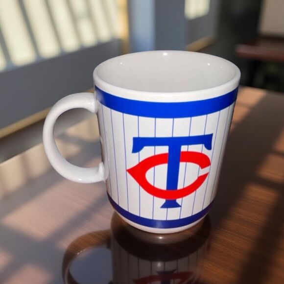 MLB Official Minnesota Twins 2 Sided Logo Coffee Cup Mug - Picture 1 of 5